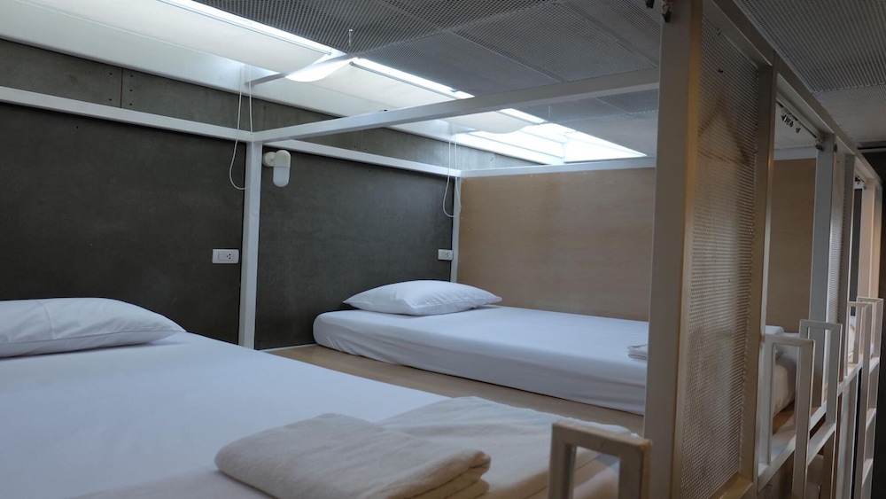 MIXED DORM, DELUXE