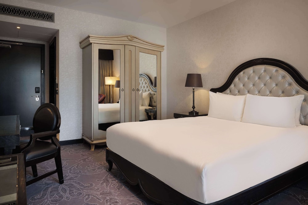 ROOM, QUEEN BED, BALCONY