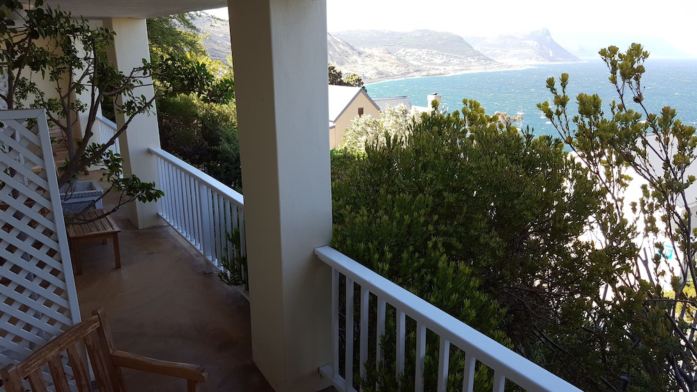 Albatross Guest House 2/68