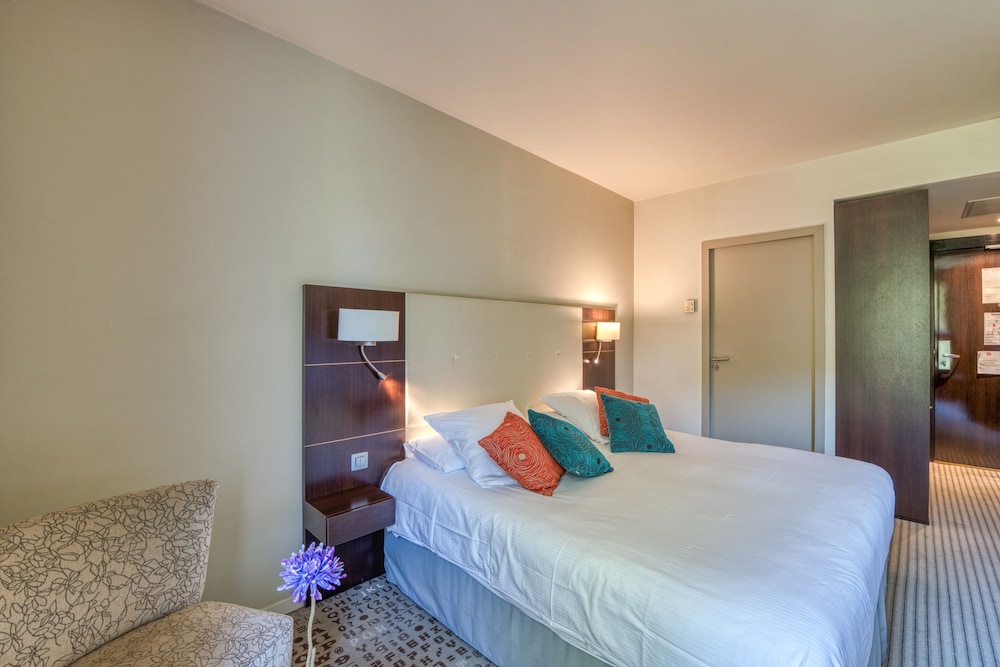 Mercure Aix-en-Provence La Duranne Gare TGV 13/50