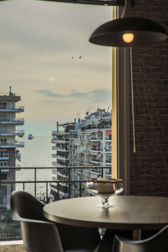 Superior One Luxury Apartments 30/33