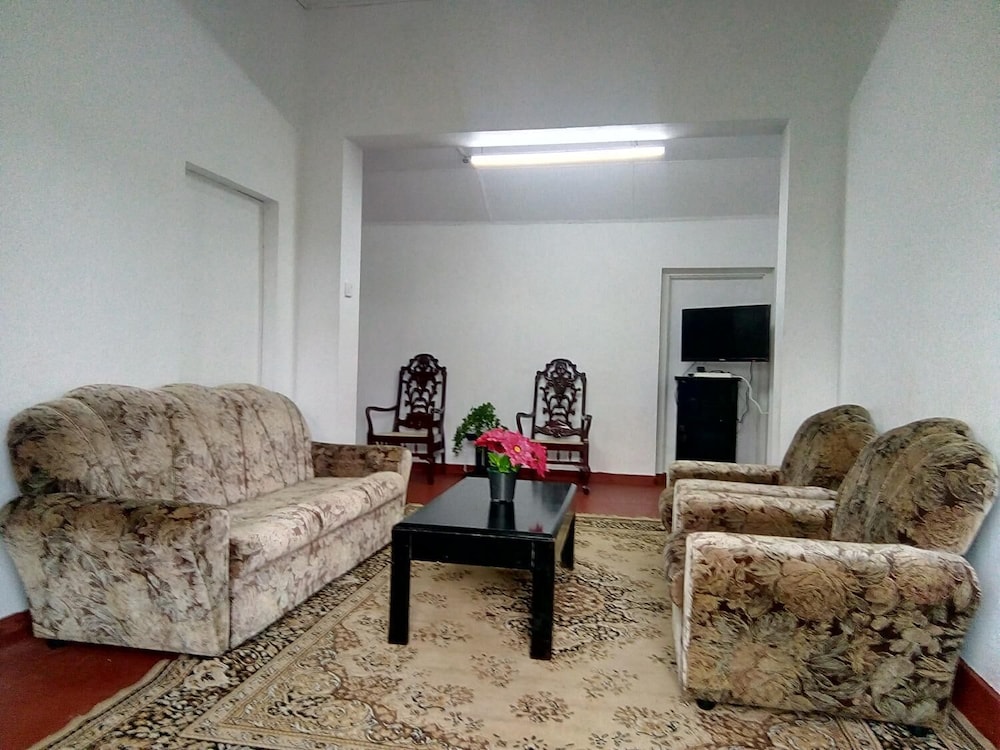 White Cottage Nuwara Eliya 13/19