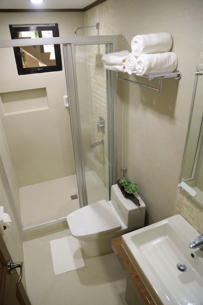 Lakeview Suites 17/68