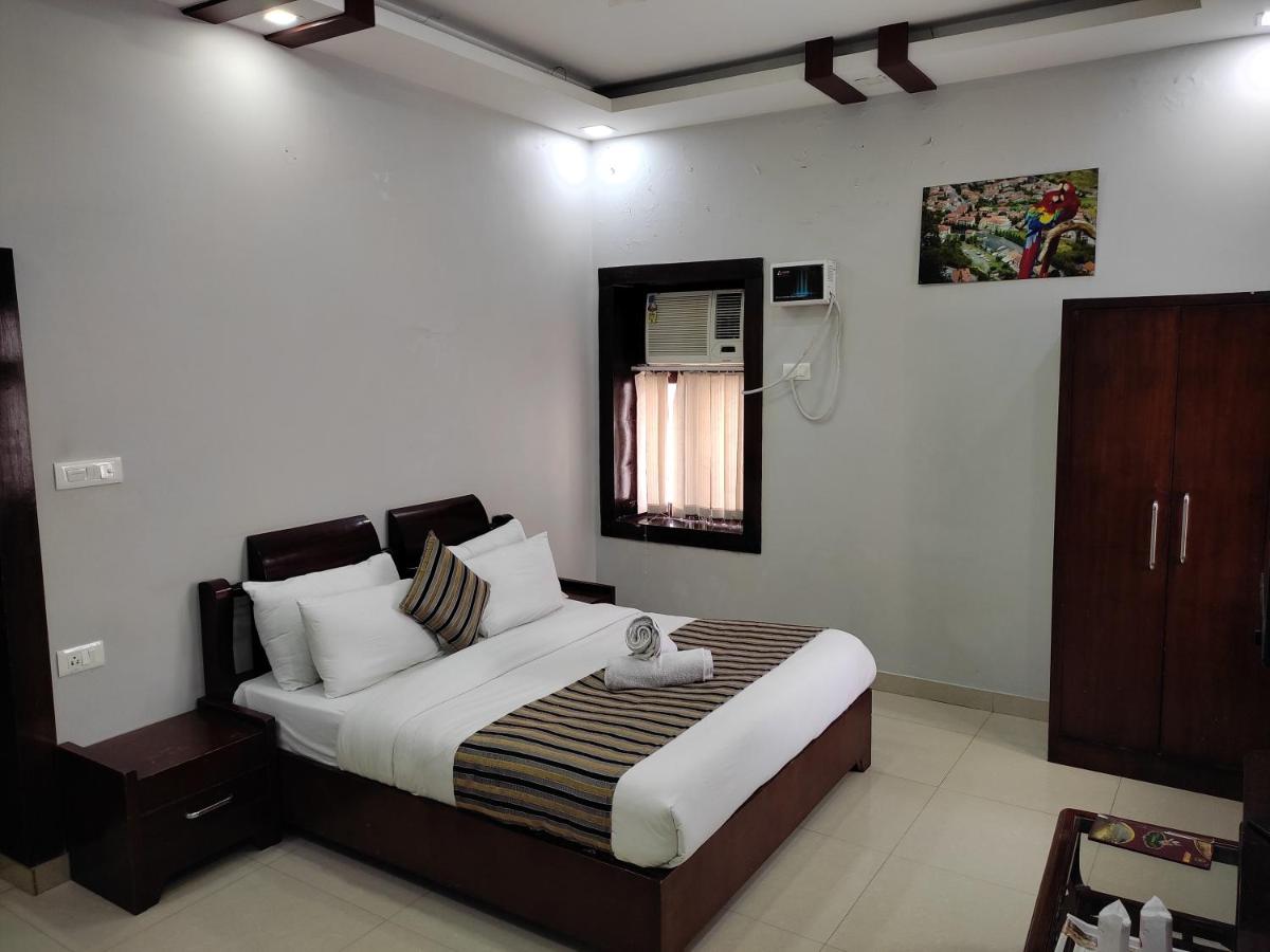 HOTEL KRISHNA JI 24/67