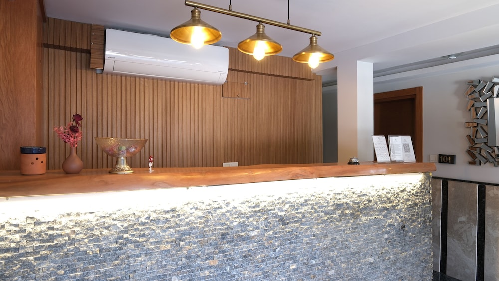 Varyant Hotel 2/35