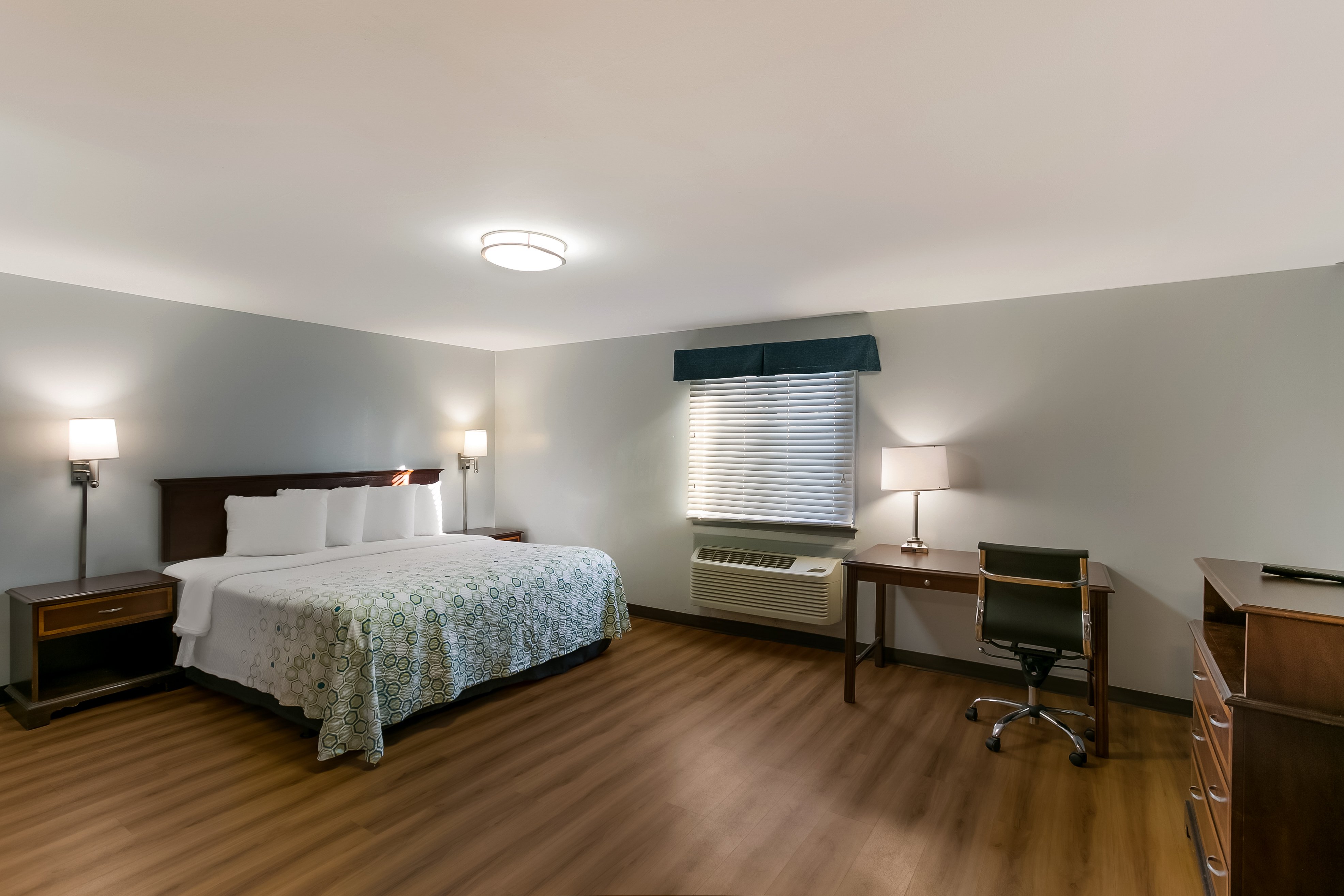 Studio, King Bed