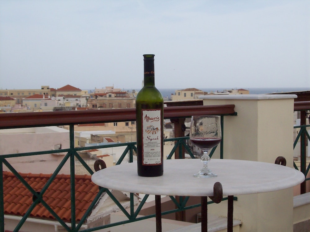 En Ermoupoli 36/50
