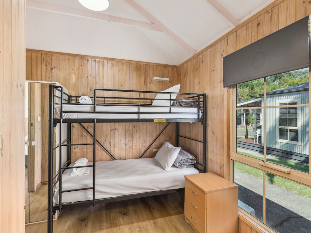 Coachhouse Marina Resort 16/50