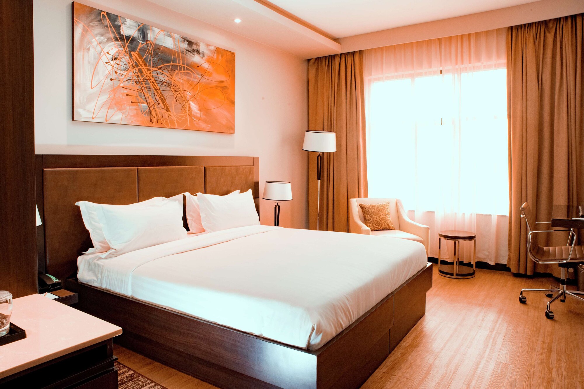 ROOM, KING BED