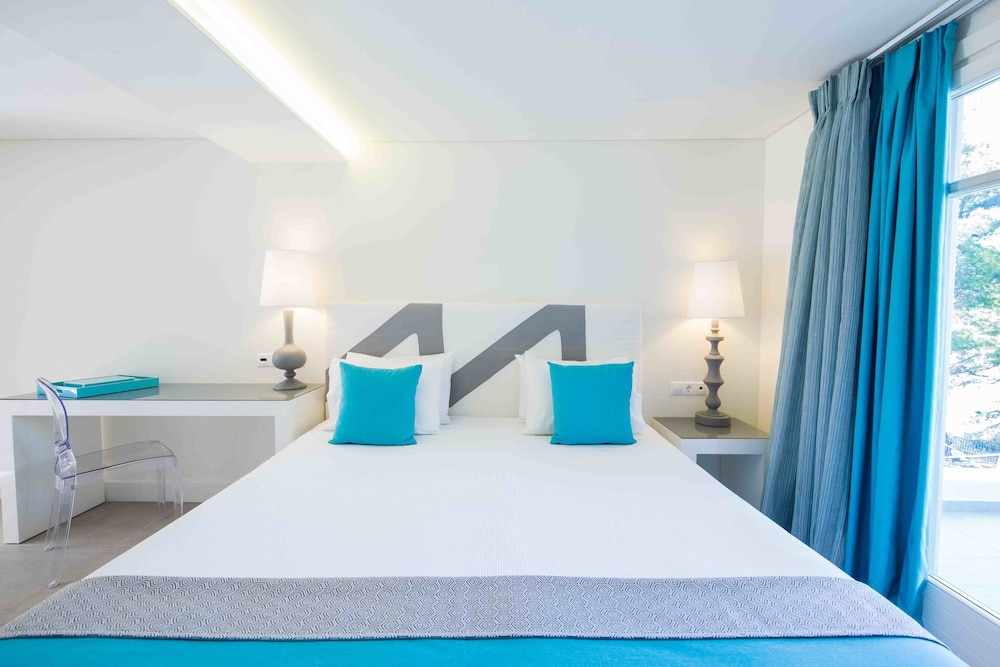 Deluxe, Double Bed, Village View