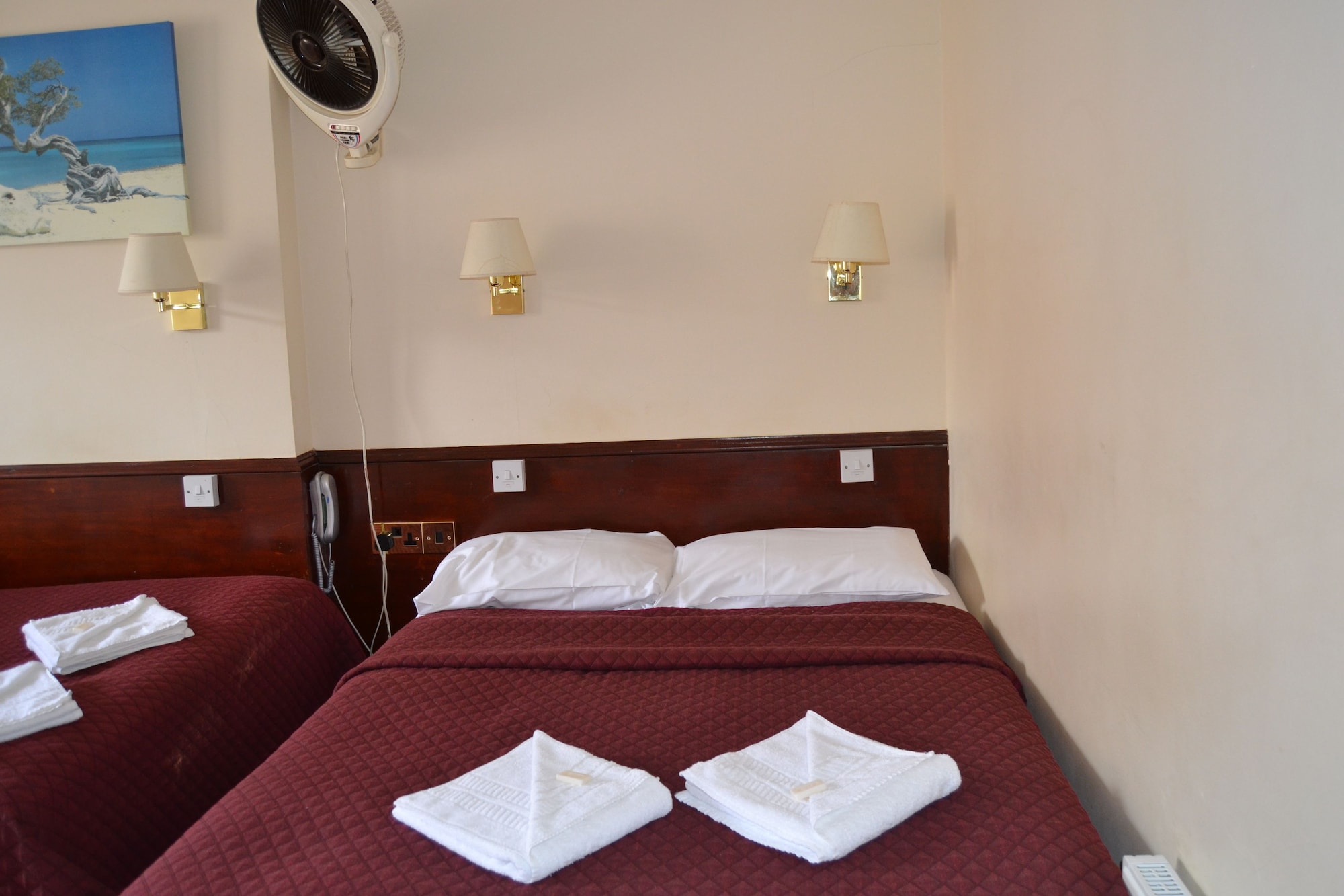 ROOM, TRIPLE