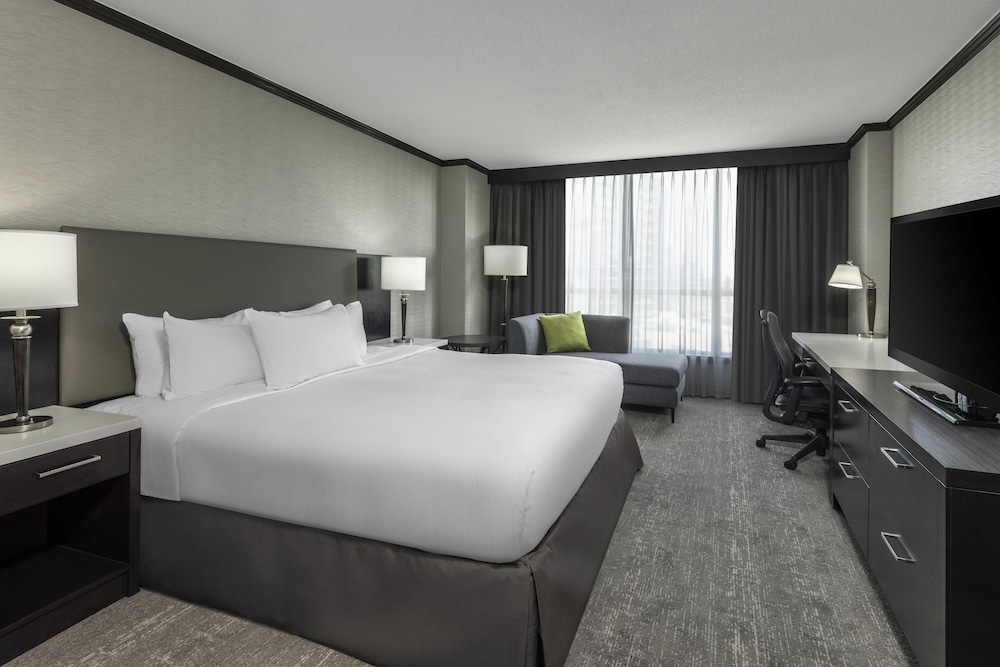 DELUXE, KING BED