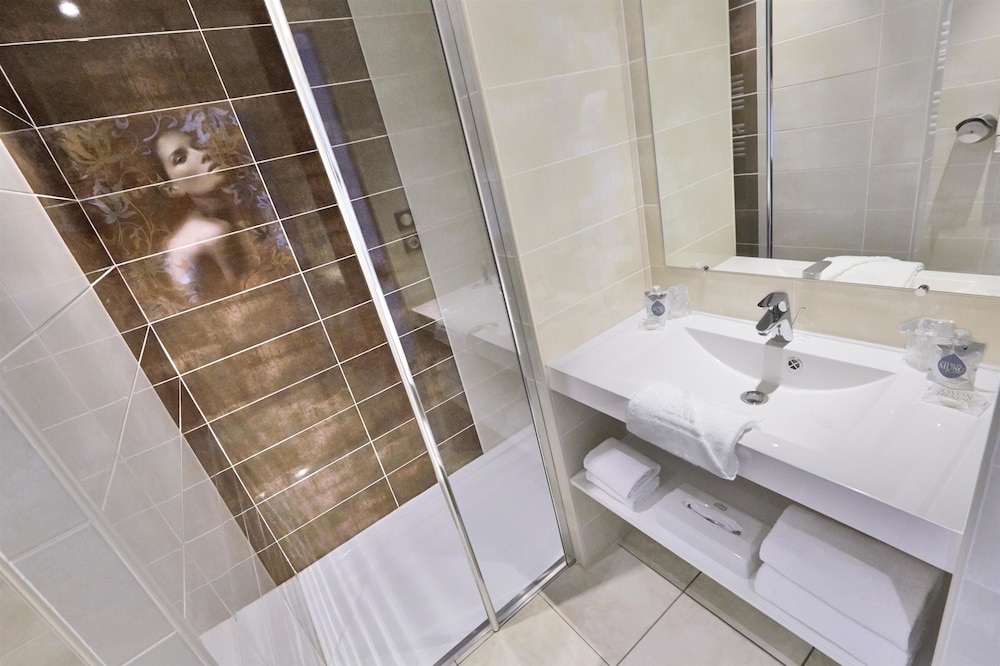 HOTEL KYRIAD SAINT CHELY D'APCHER - AIRE DE LA LOZERE 39/42