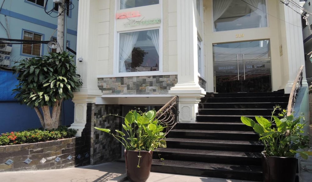 Yen Nam Hotel 8/50