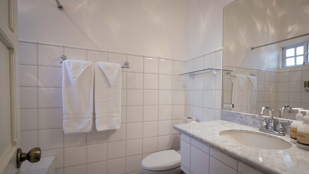 ROMANTIC, SUITE, KING BED, CITY VIEW, JETTED TUB