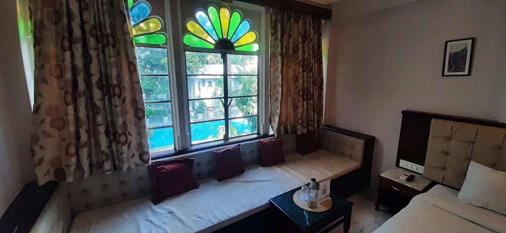 HOTEL RAJ PALACE 7/50