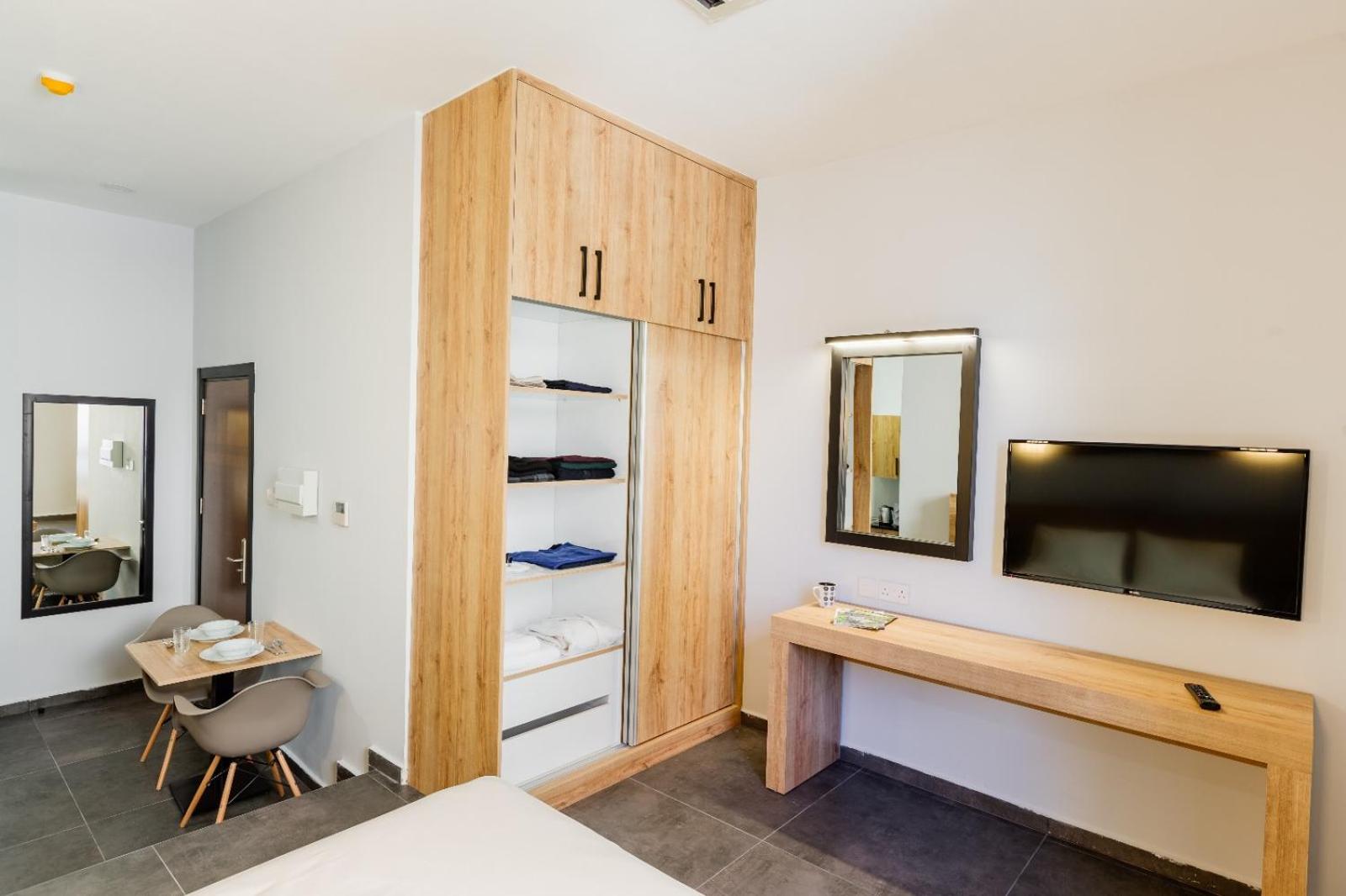 G Suites Luxury Rentals 30/32