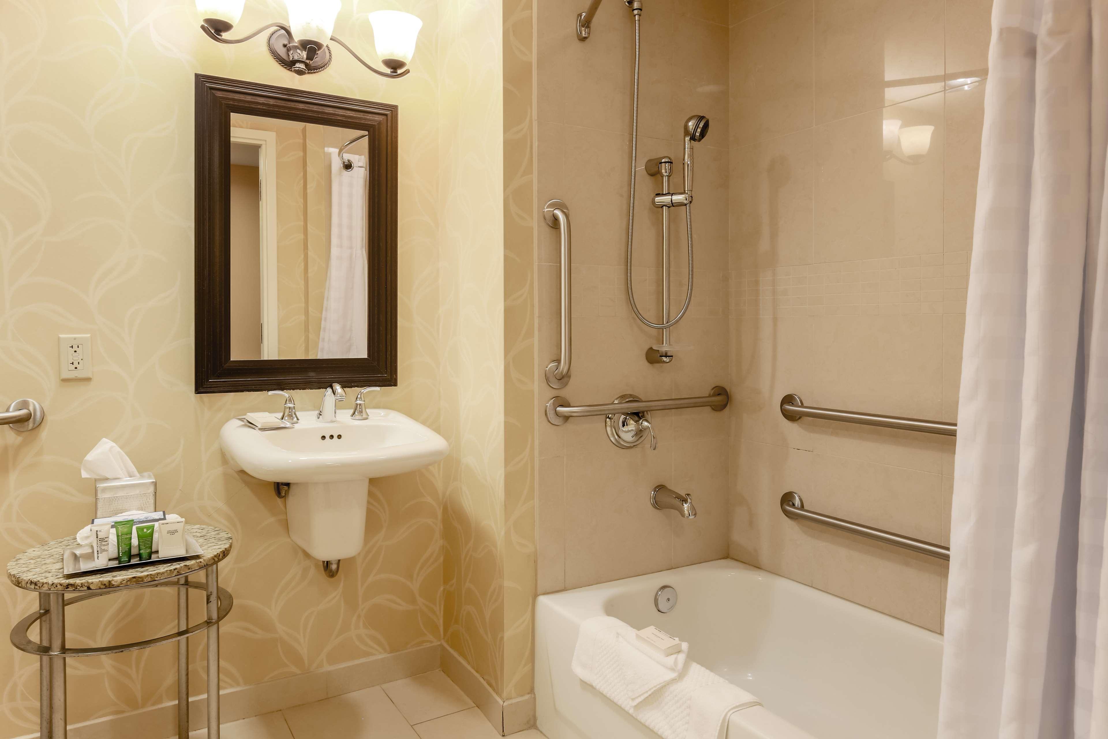غرفة ديلوكس بسرير كوين، Hilton Branson Convention Center 4/5