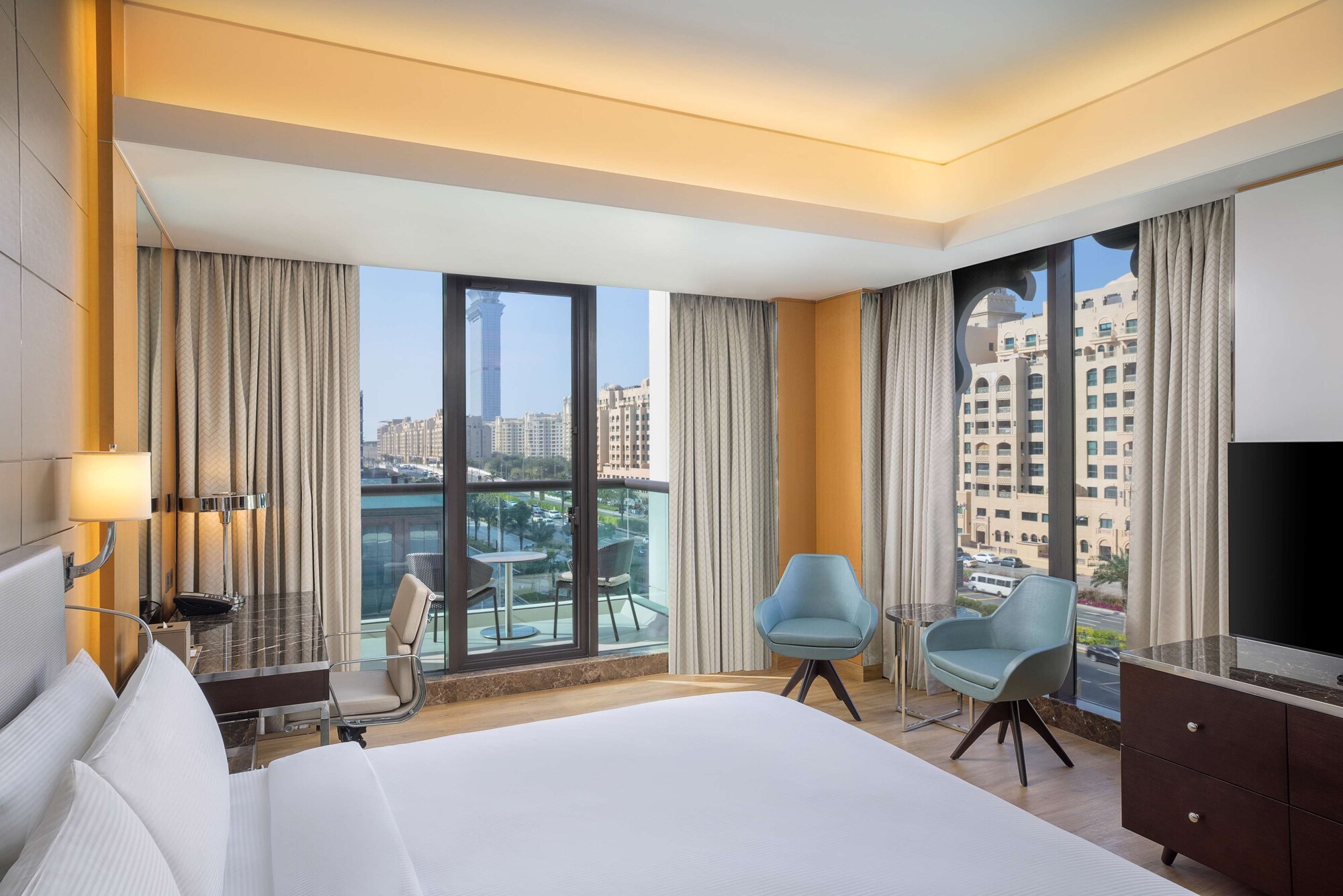 ROOM, KING BED, BALCONY, CORNER