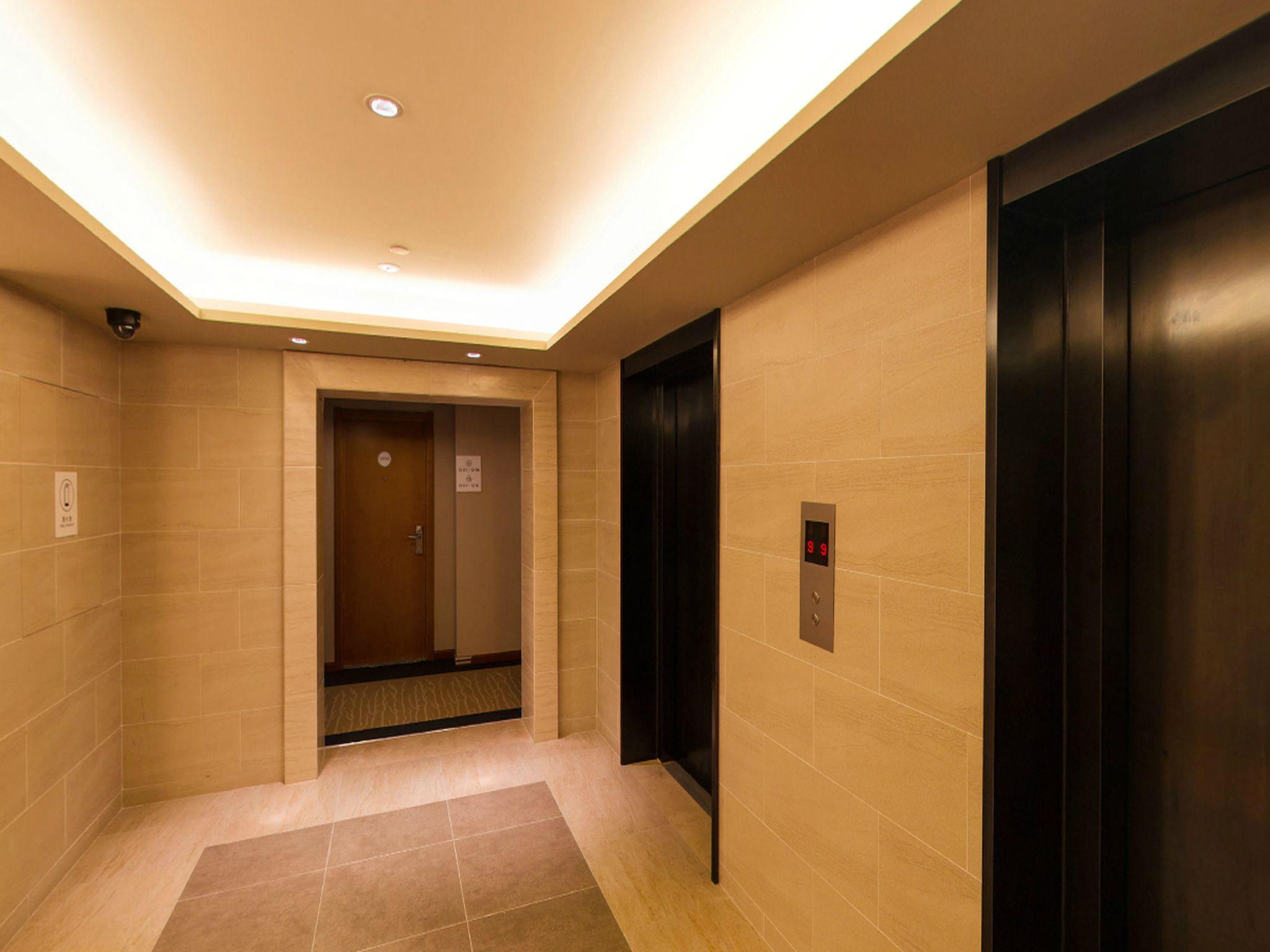 Ji Hotel (Shanghai Railway Station Tianmu West Road) 34/41