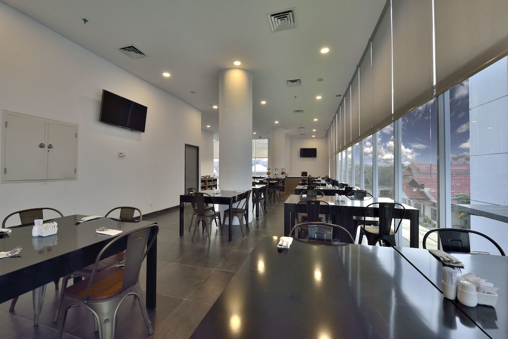 Whiz Hotel Sudirman Pekanbaru 30/36