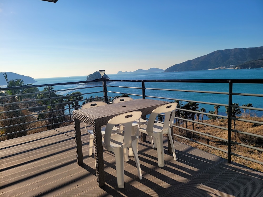 A Day In Geoje Pension 39/44