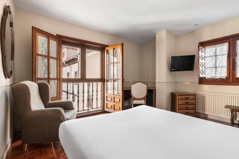 Room, Double Bed, City View
