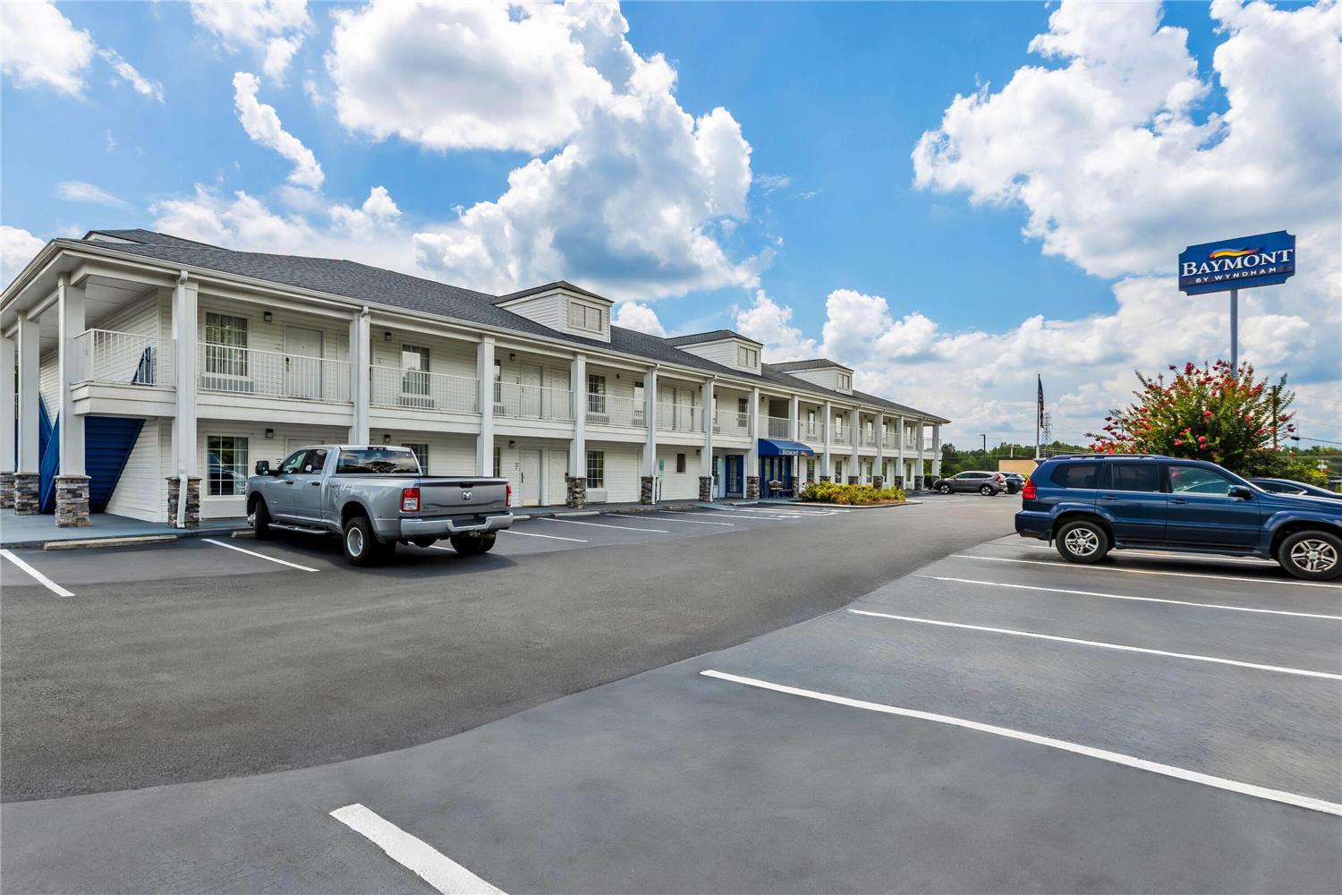 Baymont By Wyndham Forest City 30/36