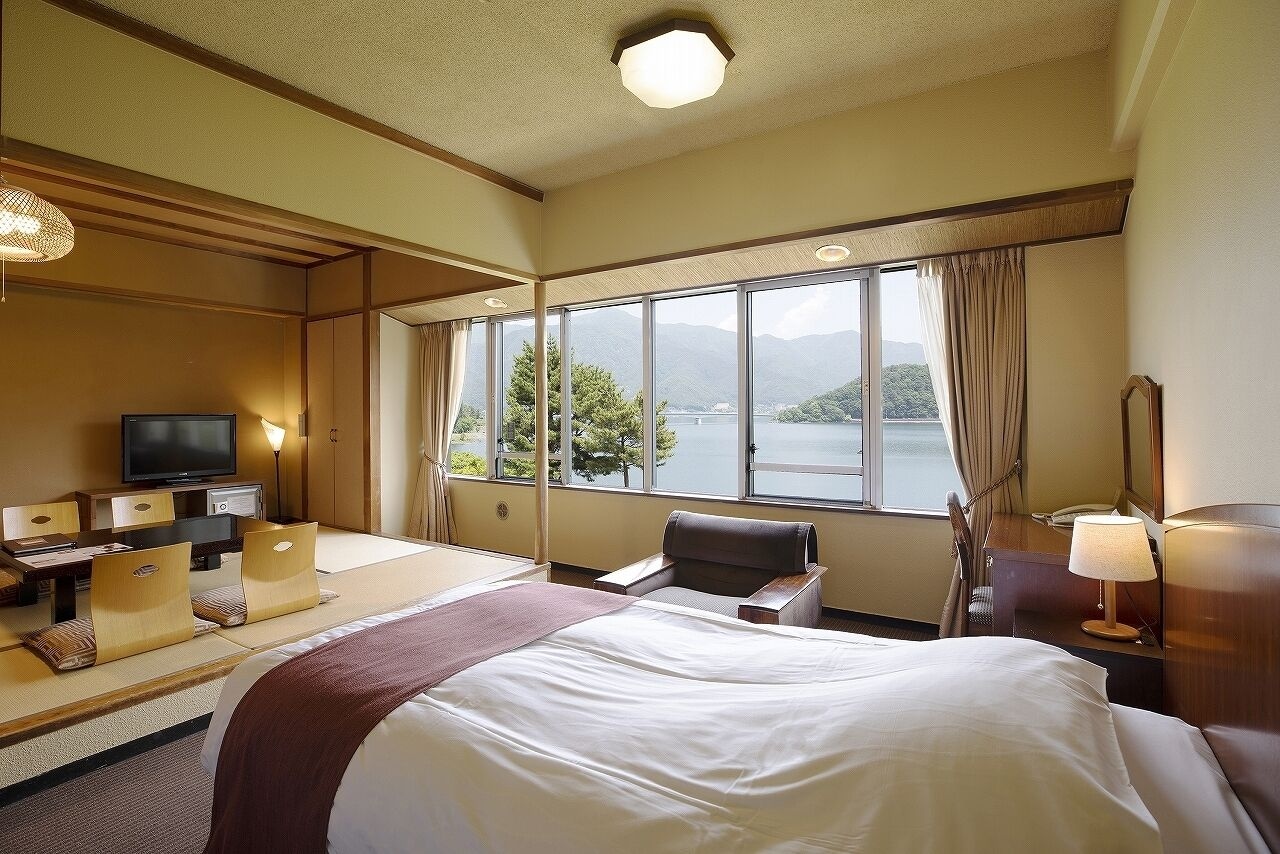 Japanese Western, Twin Beds, 4 Futon Beds, Lake View, West Wing 2/8