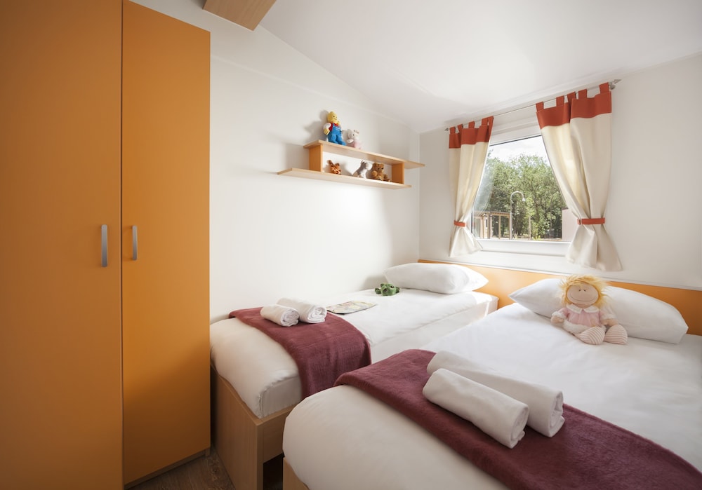 PREMIUM, MOBILE HOME, TERRACE