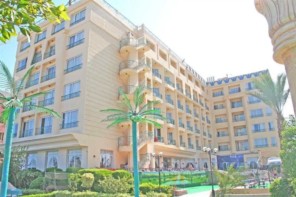 King Tut Aqua Beach Resort in HURGHADA