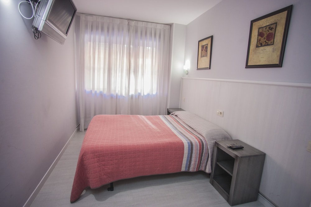 Hostal Santa Barbara 5/18