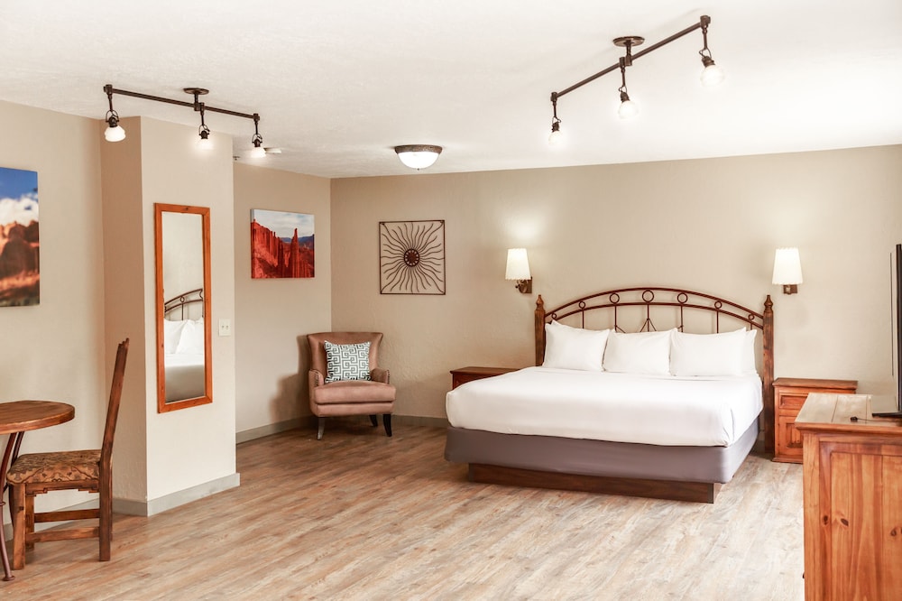 FAMILY SUITE, MULTIPLE BEDS