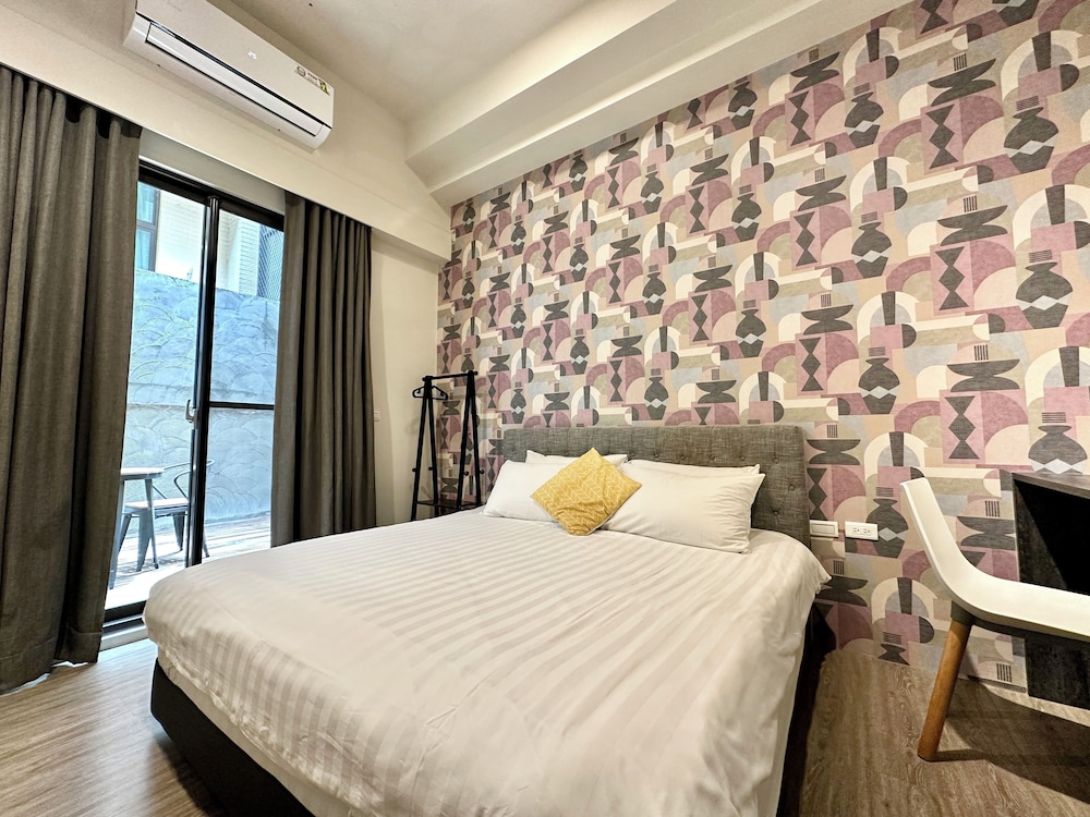 ECONOMY, KING BED, BALCONY
