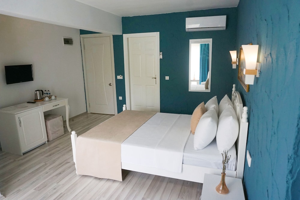 DELUXE, DOUBLE BED