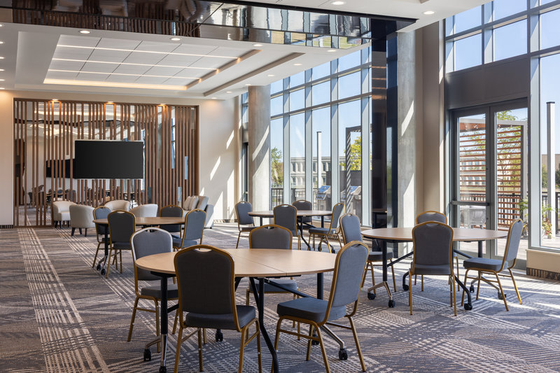 Staybridge Suites Montreal Airport - St-Laurent 36/50
