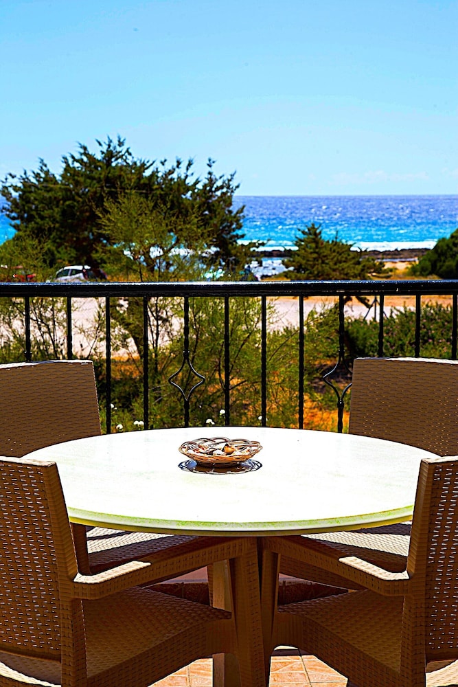 Romanos Beach Villas 25/49