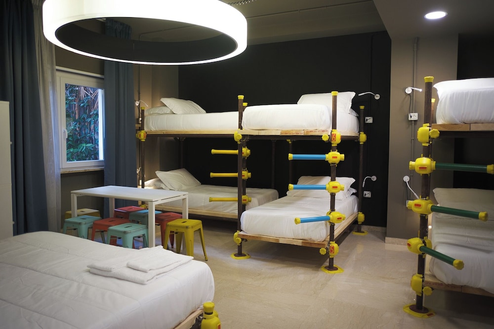 Hostelo Luxury Hostel 19/64