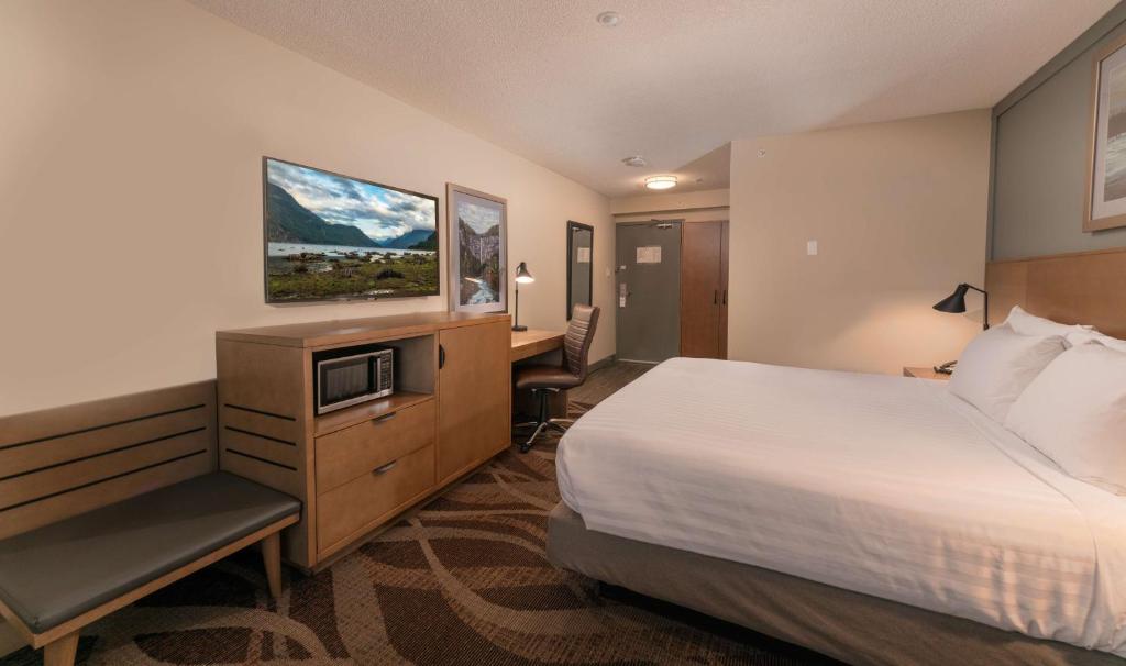 Space, Queen Bed, Sofa