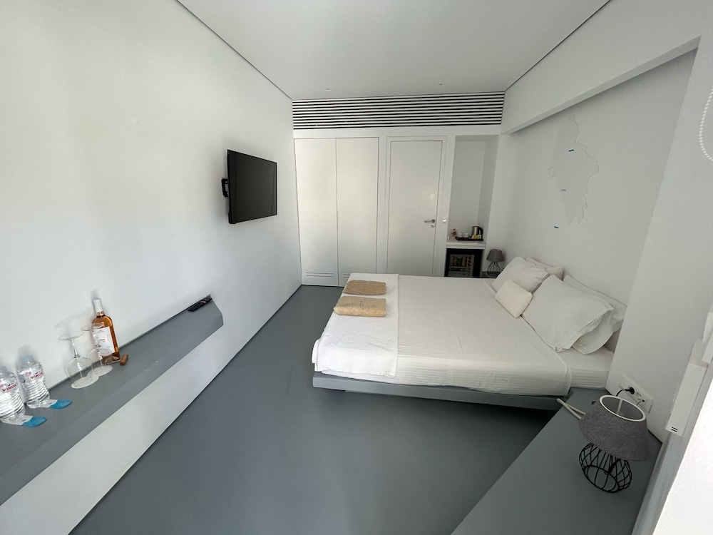 غرفة قياسية بسرير كينج، Relux Ios Hotel 4/6