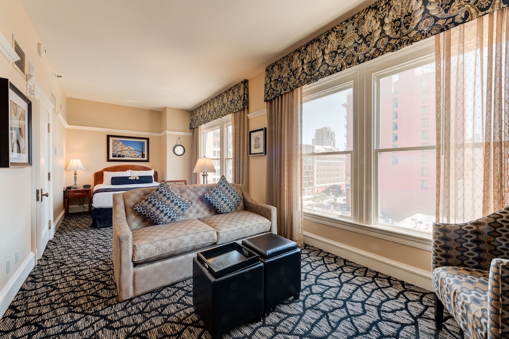 Gaslamp Plaza Suites 47/68