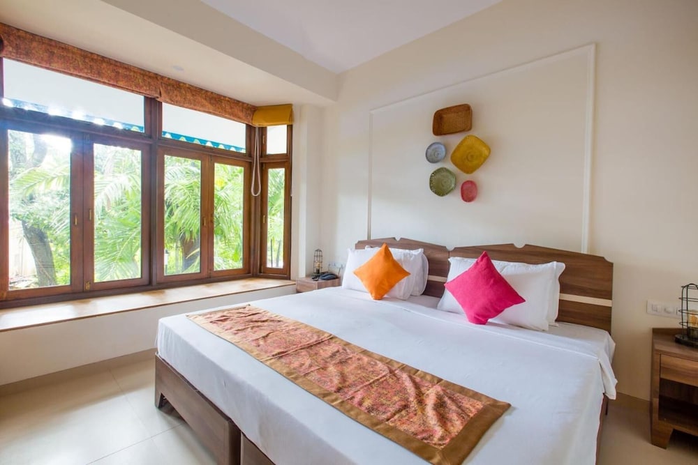 Acron Waterfront Resort 23/80