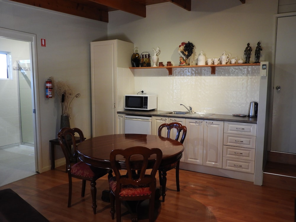 CLANDULLA COTTAGES 29/50