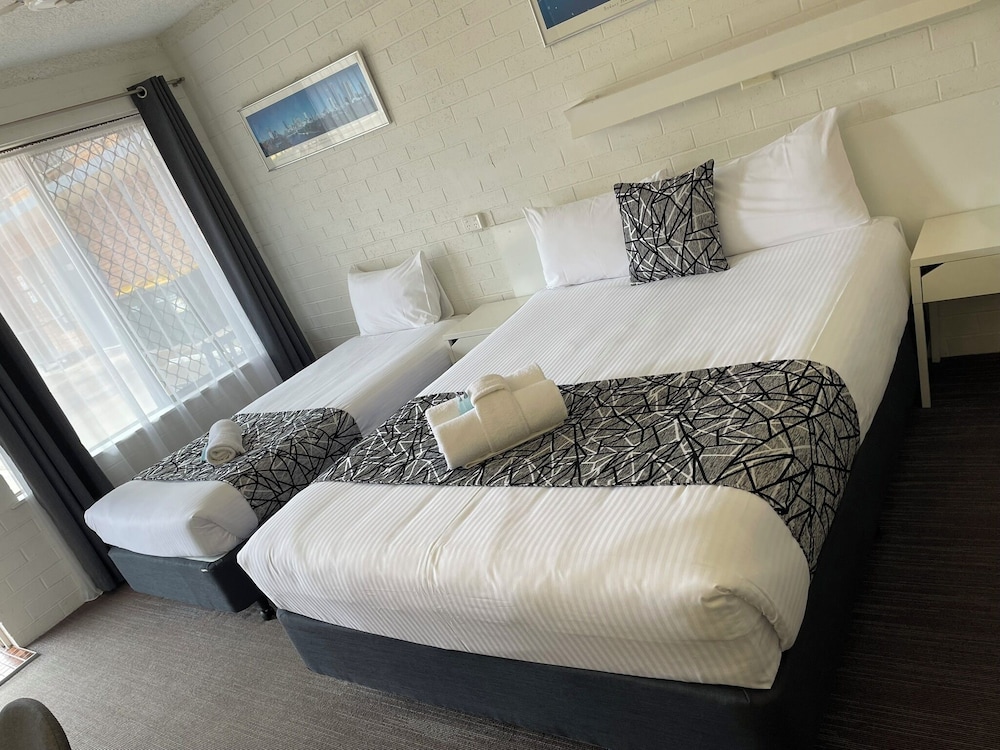 Coastal Bay Motel 15/66