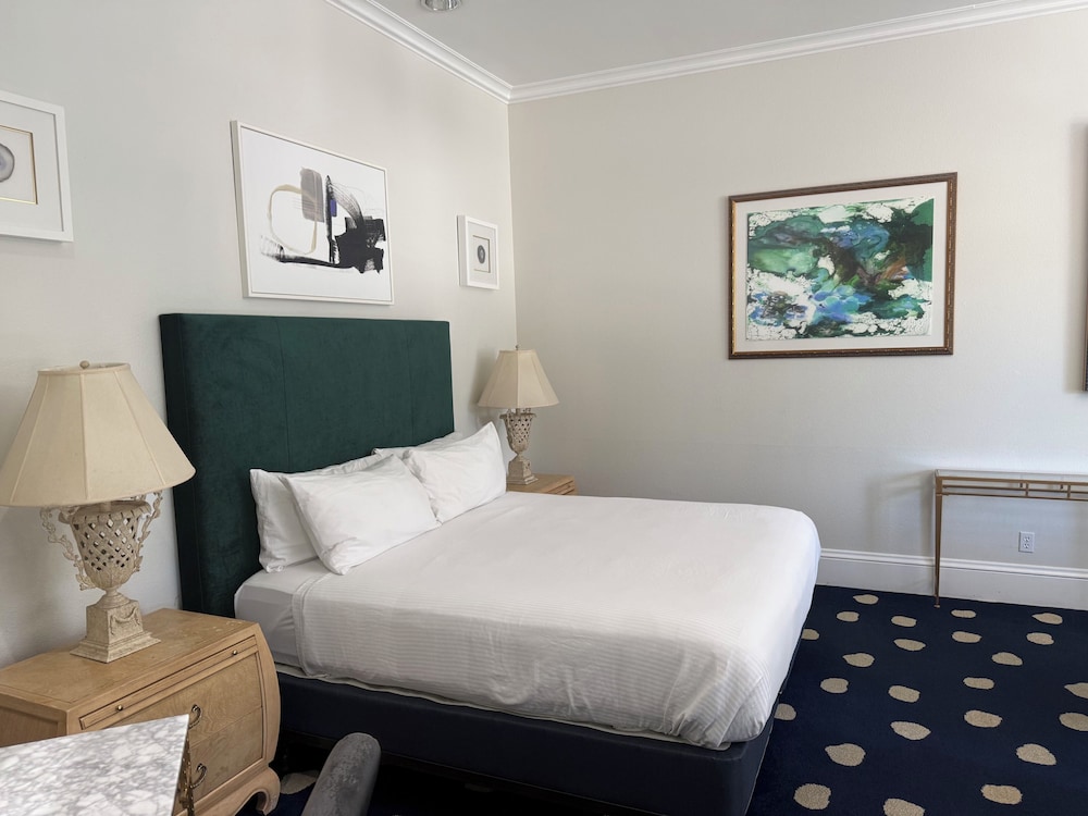 جناح غراند بسرير كينج، The Sterling Hotel 2/9