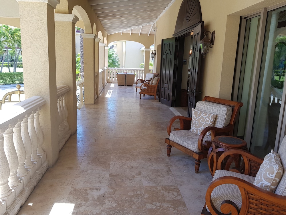 Somerset On Grace Bay 50/76