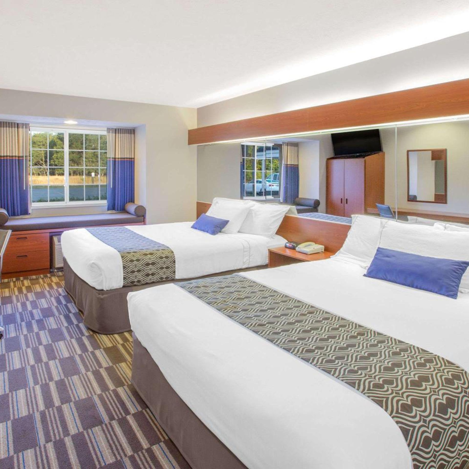 Microtel Inn & Suites by Wyndham Manistee 18/50