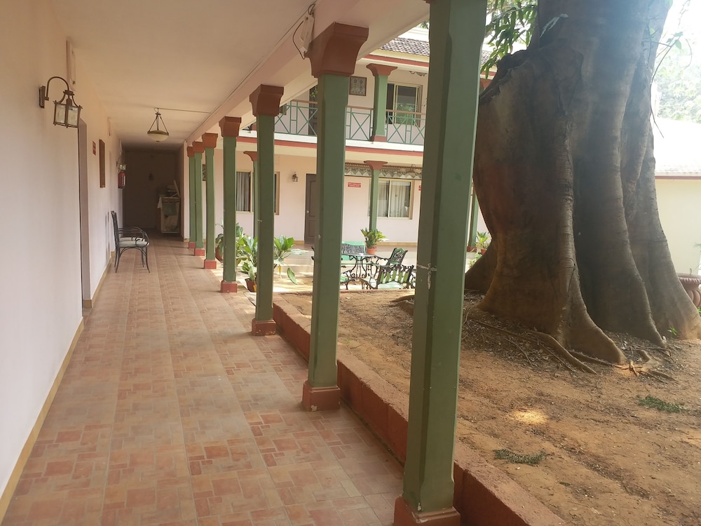 Jayamahal Palace Hotel 63/68
