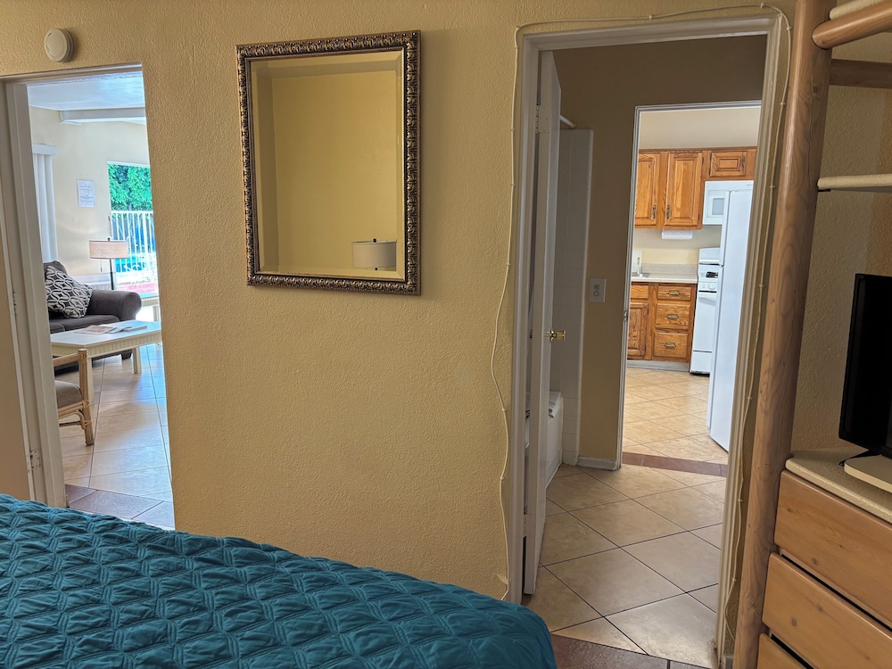 The Villas of Palm Springs 18/50