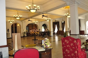 Queens Hotel 8/50